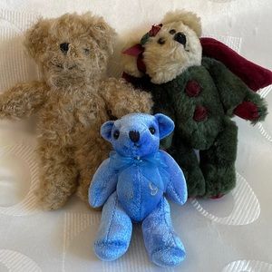 Lot of 3 bears Boyd’s toys r us jointed cute